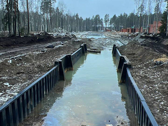 Шлюз судоходного канала