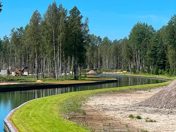 Первая очередь искусственного канала в посёлке